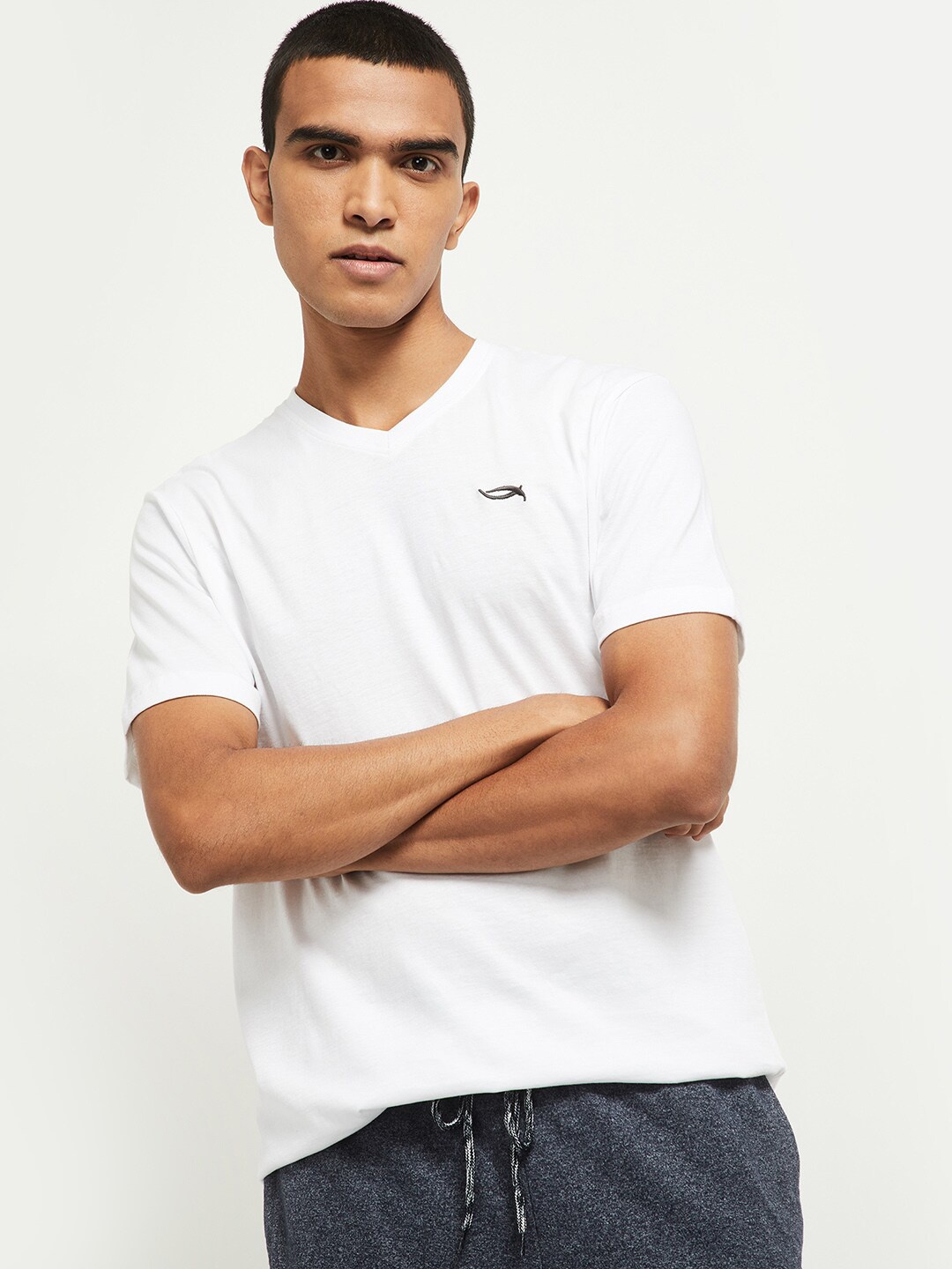 

max Men White V-Neck Monochrome T-shirt