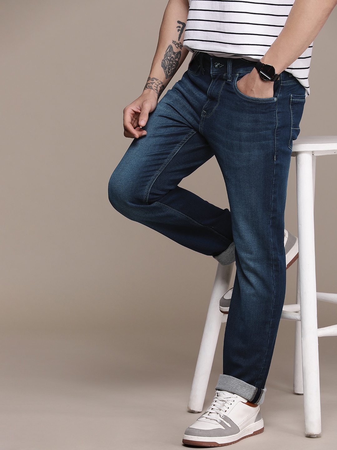 

Nautica Men Blue Straight Fit Light Fade Stretchable Jeans
