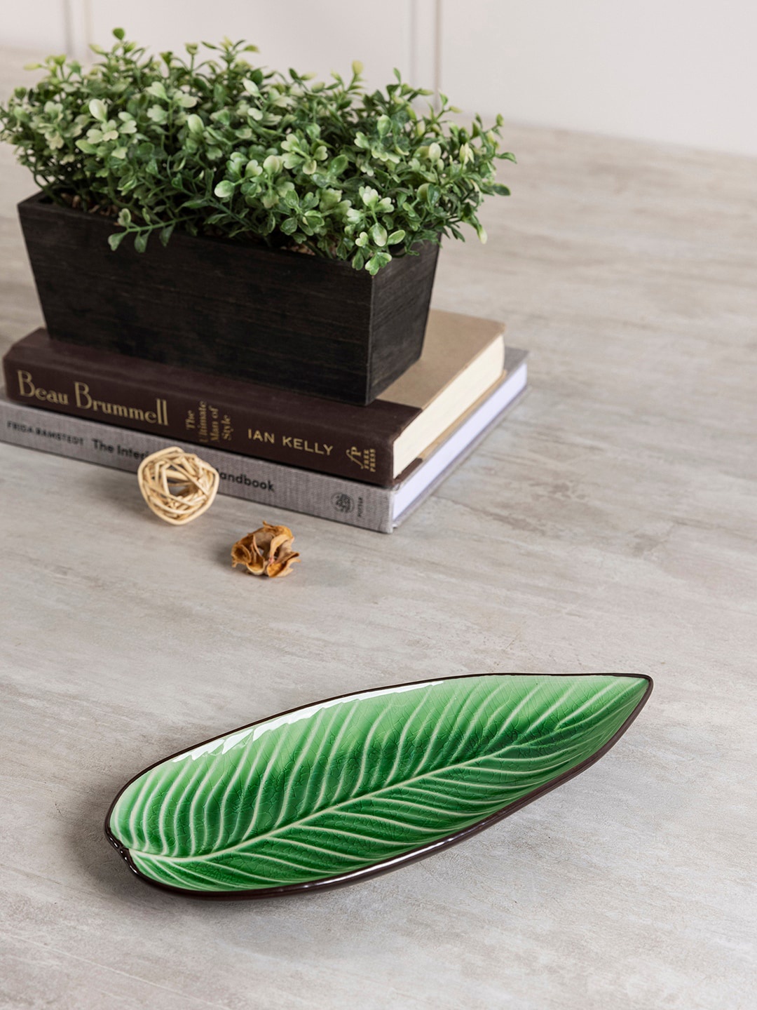 

Pure Home and Living Green Printed Ceramic Glossy Beech Leaf Platter