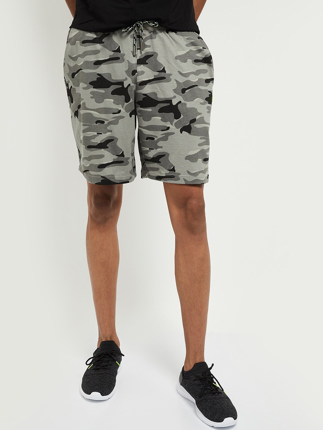 

max Men Grey Camouflage Printed Regular Shorts