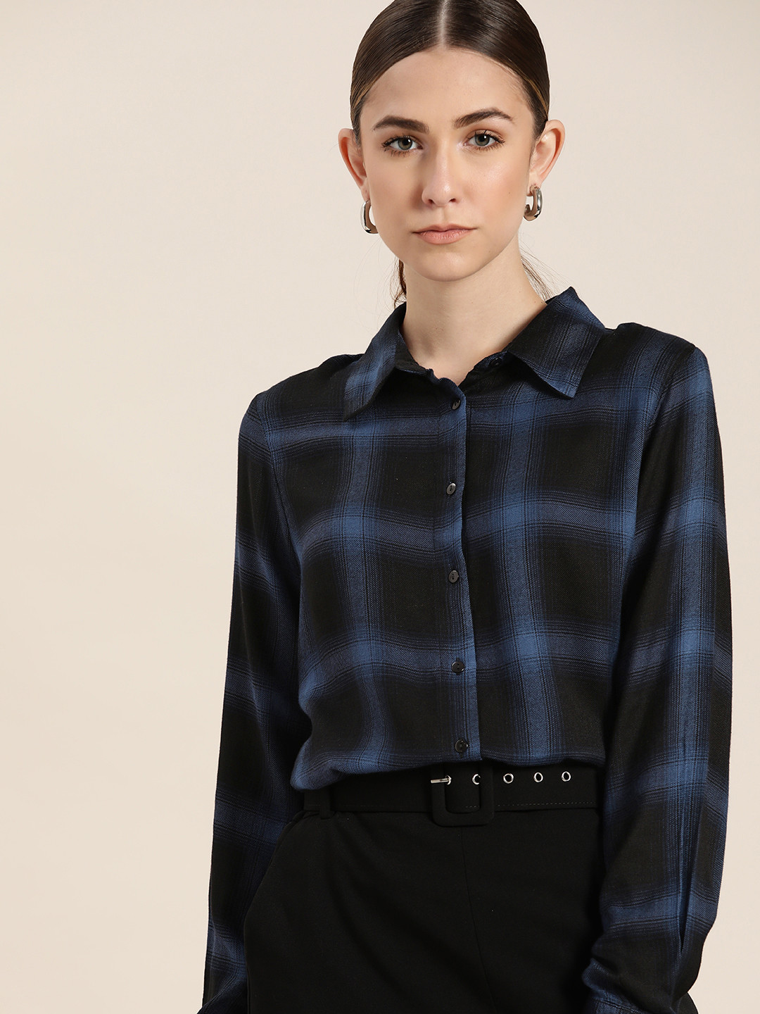 

her by invictus Women Black & Navy Blue Windowpane Checked Casual Shirt