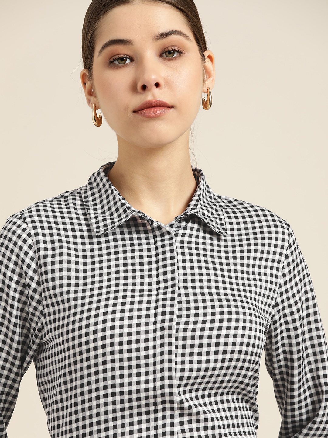 

her by invictus Women Black & White Gingham Checked Casual Shirt