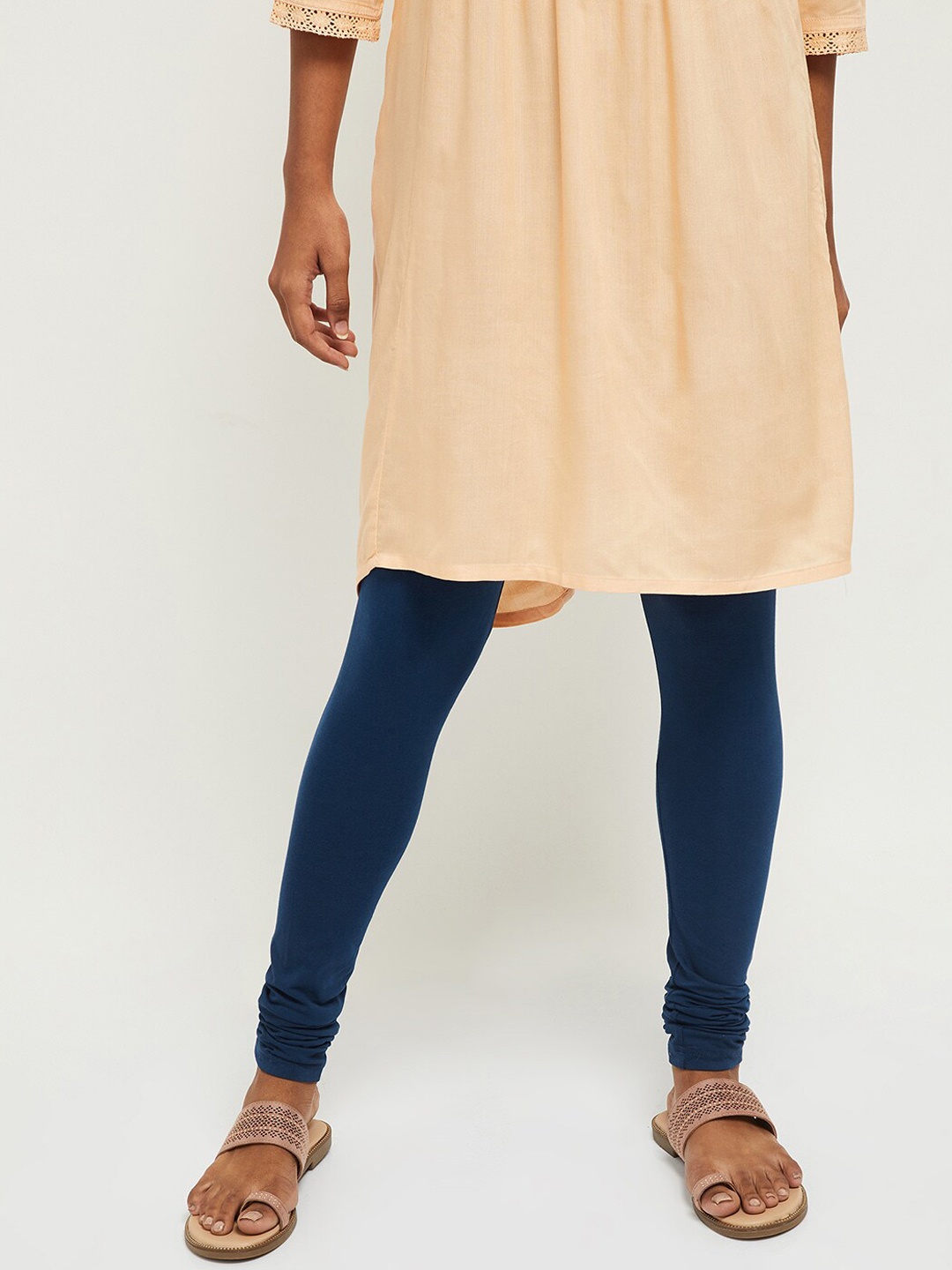 

max Women Blue Solid Churidar-Length Leggings