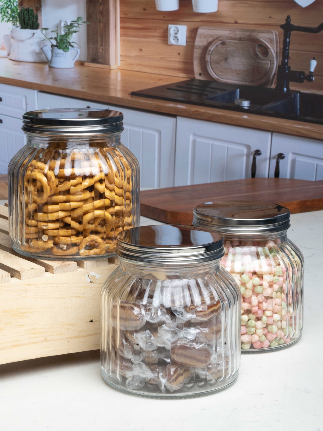 

GOODHOMES Set Of 3 Transparent Glass Storage Jars With Lid