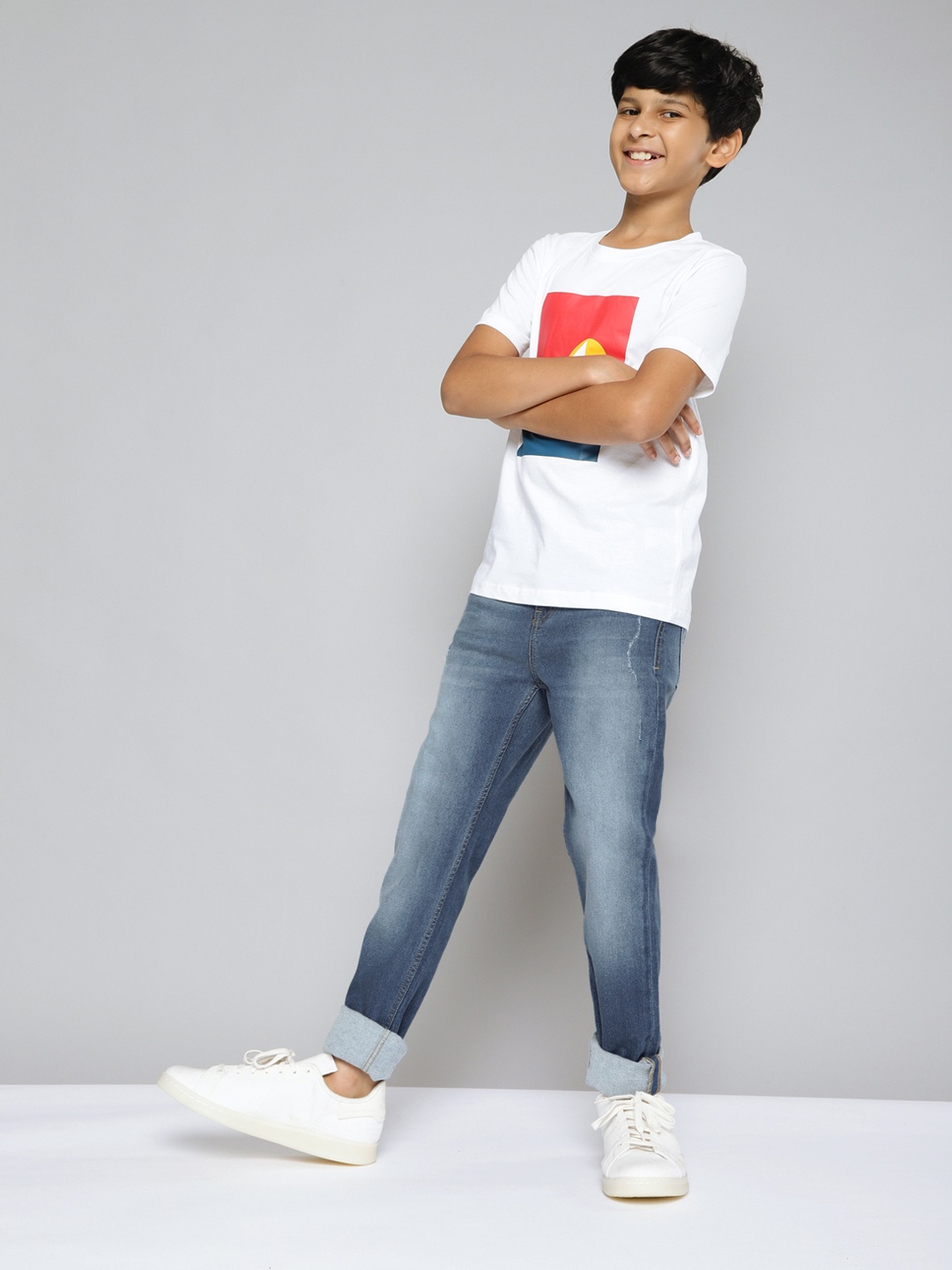 

M&H Juniors Boys Blue Low Distress Light Fade Stretchable Jeans