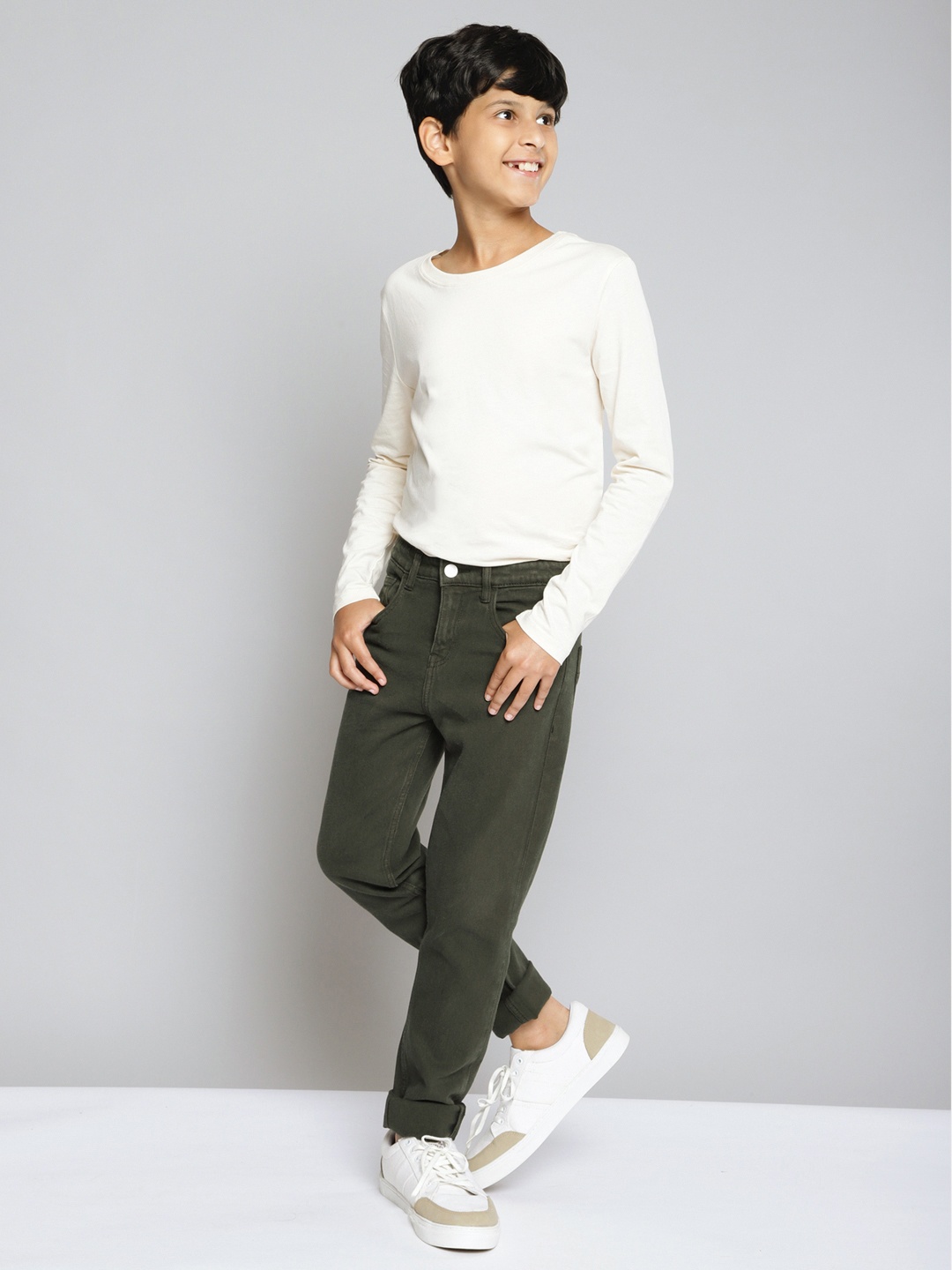 

M&H Juniors Boys Olive Green Regular Fit Clean Look Stretchable Jeans