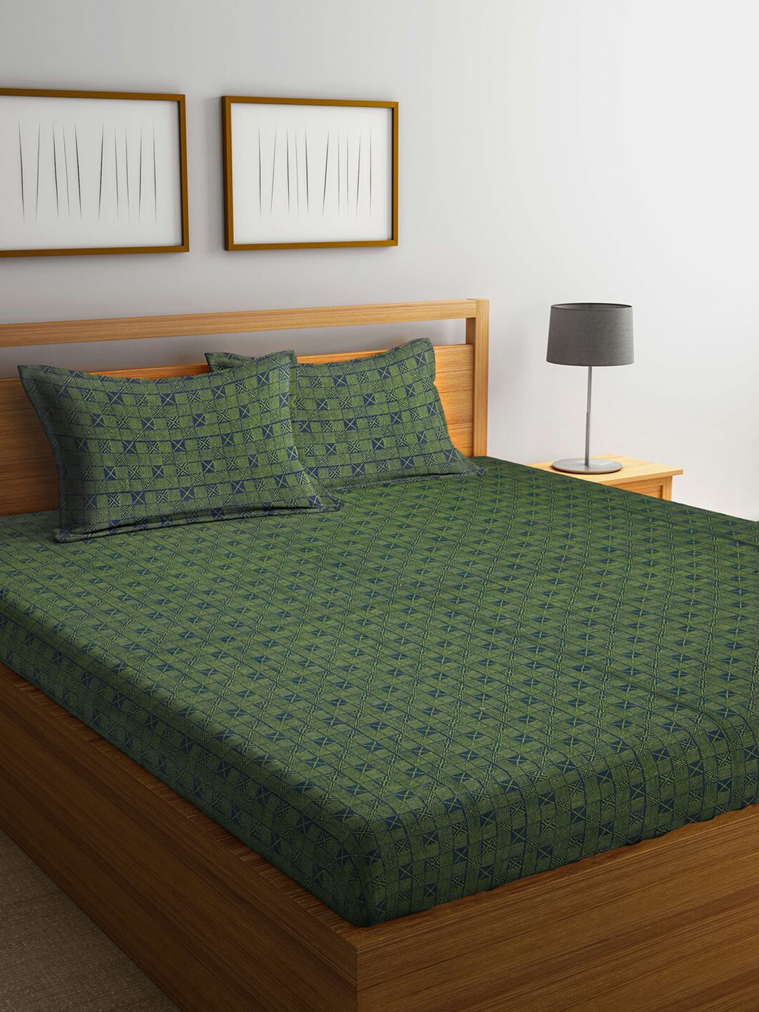 

Arrabi Green & Blue Geometric 300 TC King Cotton Bedsheet with 2 Pillow Covers