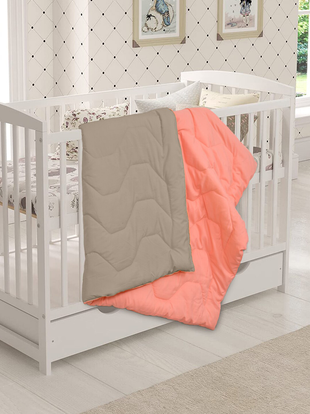 

Clasiko Kids Taupe & Pink Mild Winter 210 GSM Single Bed Reversible Quilt