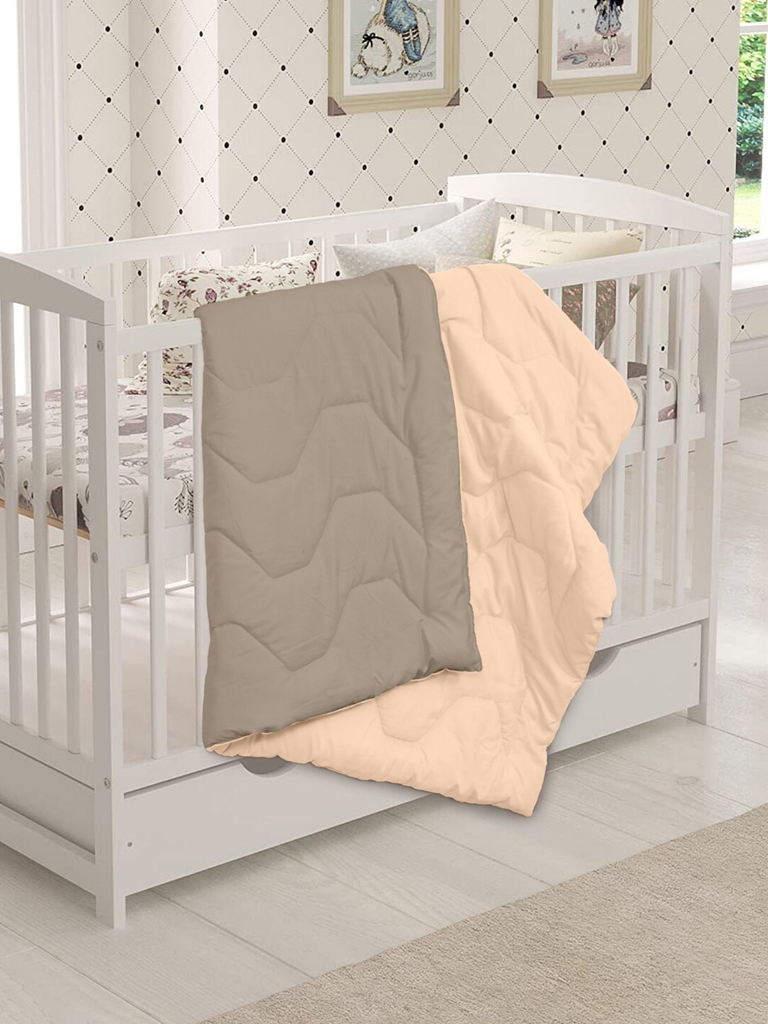 

Clasiko Kids Grey & Cream-Coloured Reversible Mild Winter 210 GSM Single Bed Quilt