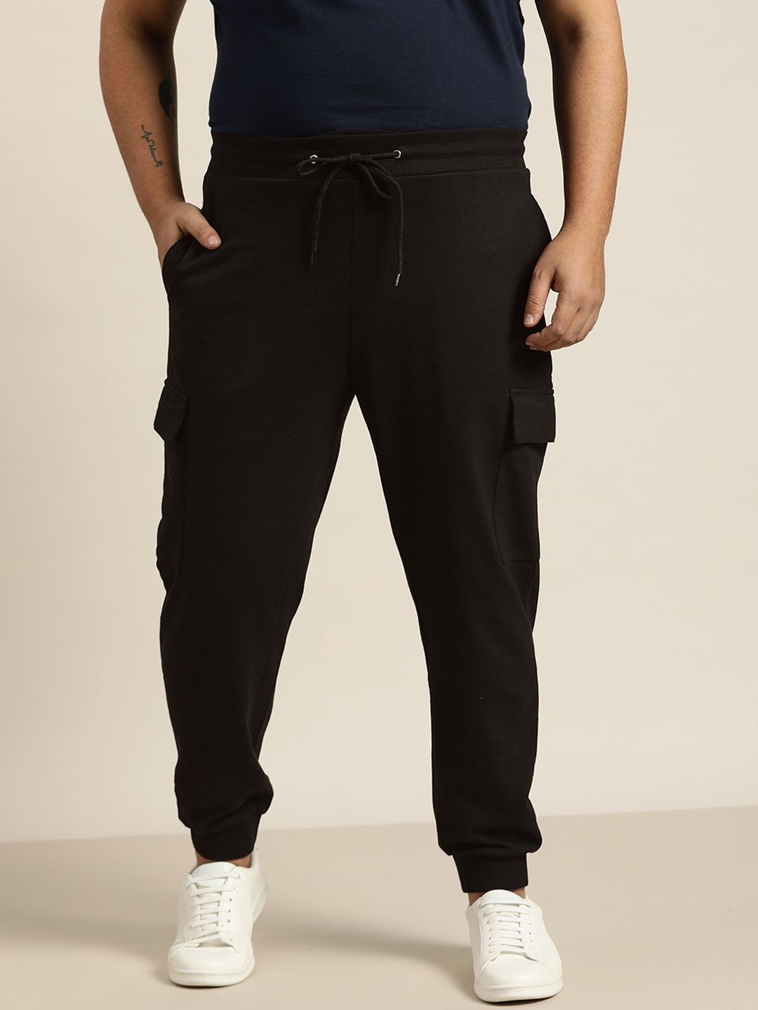 

Sztori Plus Size Men Black Solid Cargo Joggers