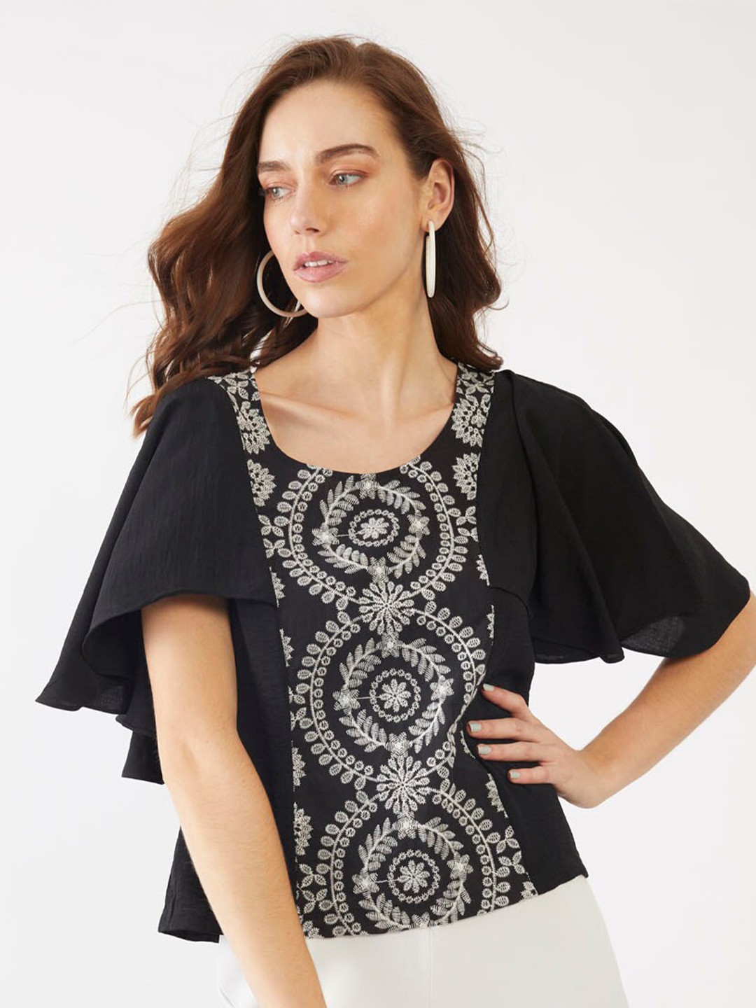 

Zink London Black & Off White Embroidered Regular Top