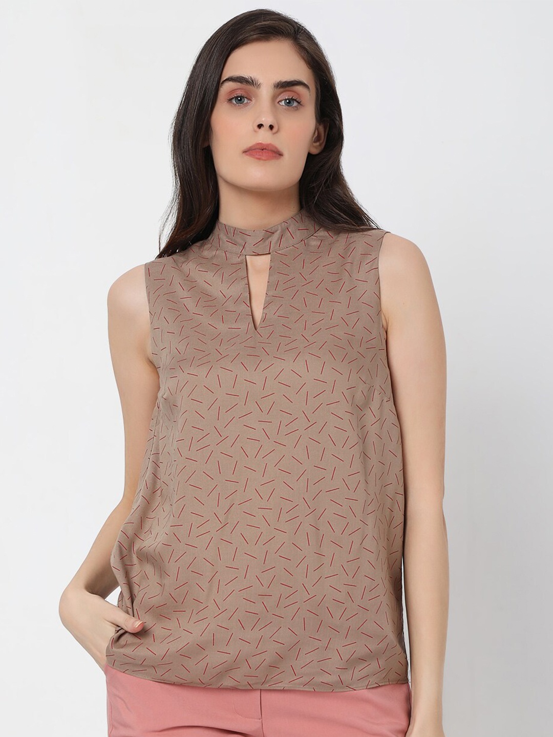 

Vero Moda Brown Geometric Printed Keyhole Neck Regular Top