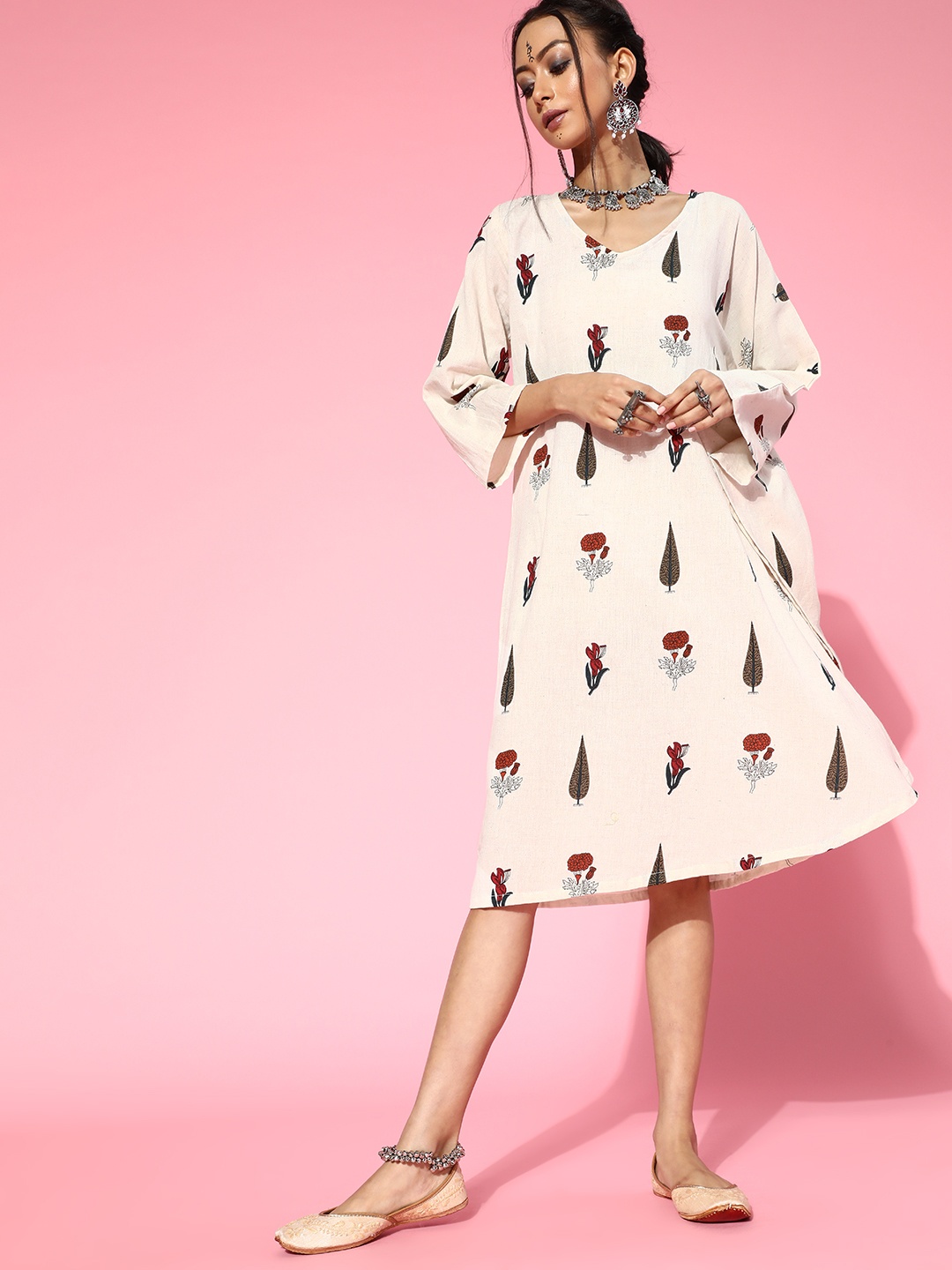 

InWeave Women Chic Off White Ethnic Motifs Kaftans Dress
