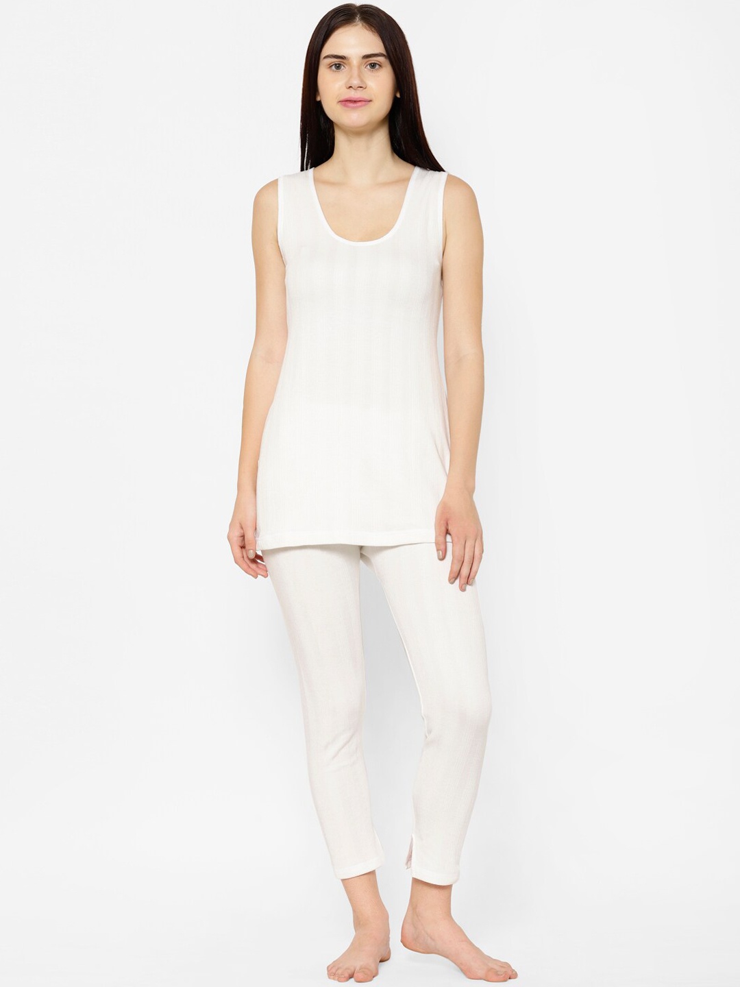 

VIMAL JONNEY Women White Solid Thermal Set