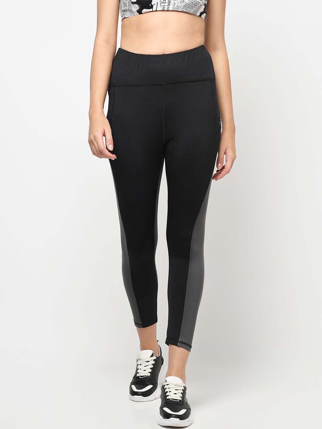 

AGIL ATHLETICA Women Black & Grey Colorblocked Tights