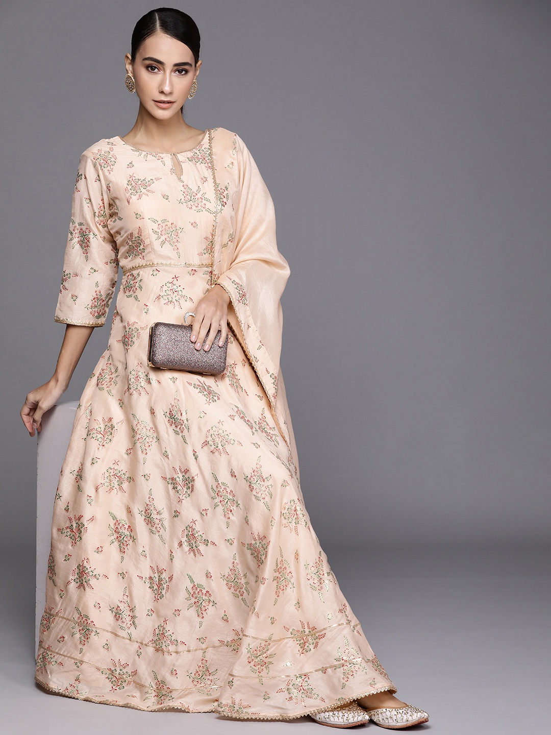 

Libas Women Peach-Coloured & Red Floral Motifs Keyhole Neck Maxi Dress with Dupatta