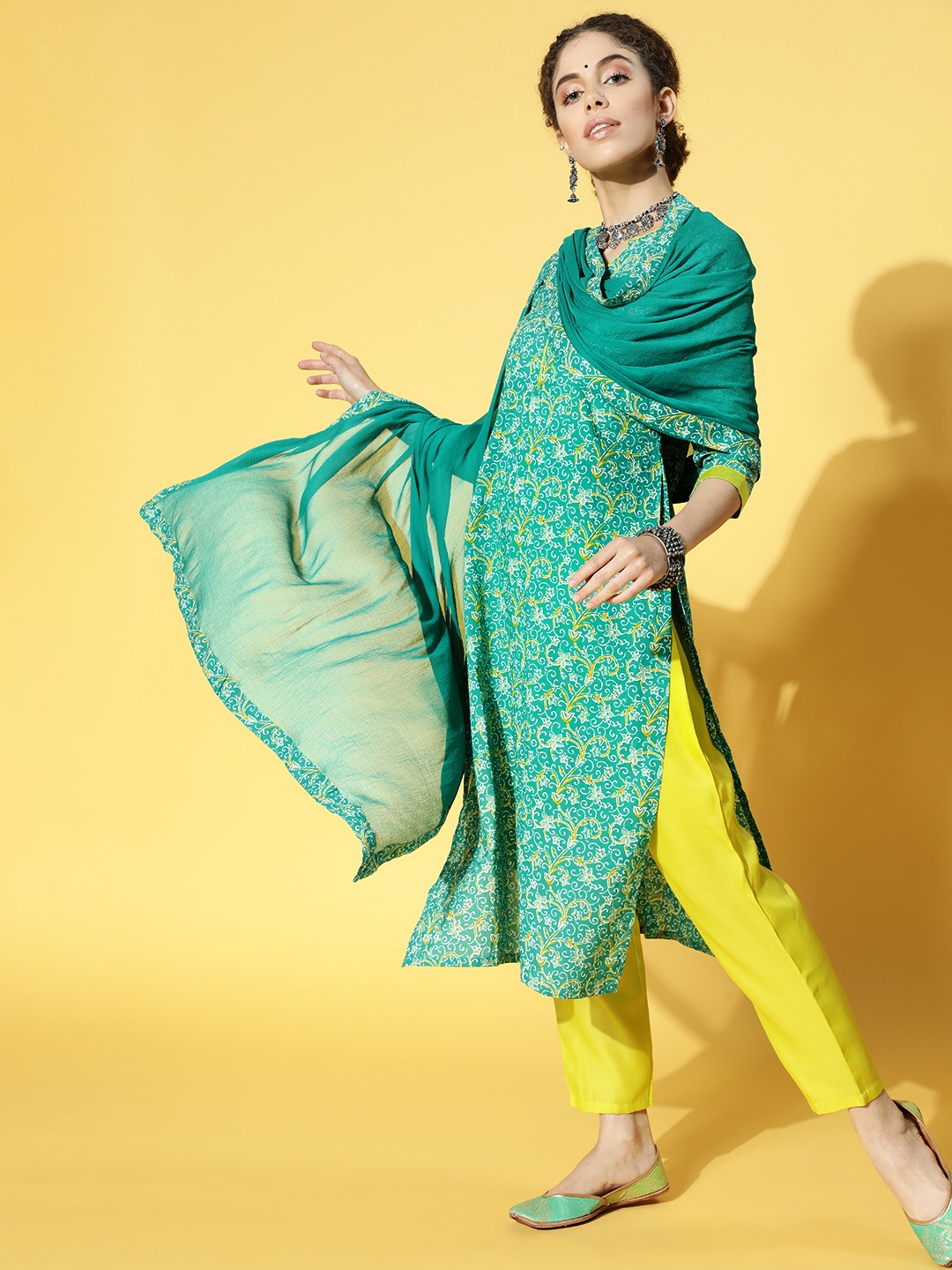 

Indo Era Floral Cotton Blend Calf Length Kurta Set, Green