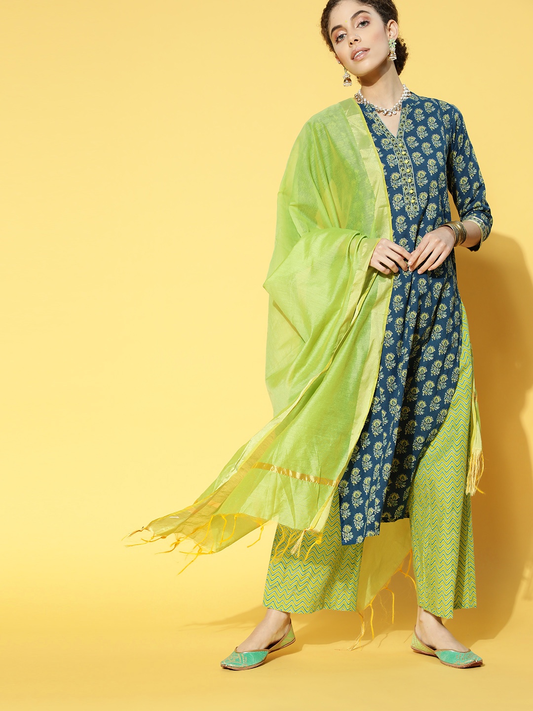 

Indo Era Printed Cotton Blend Kurta Set, Blue