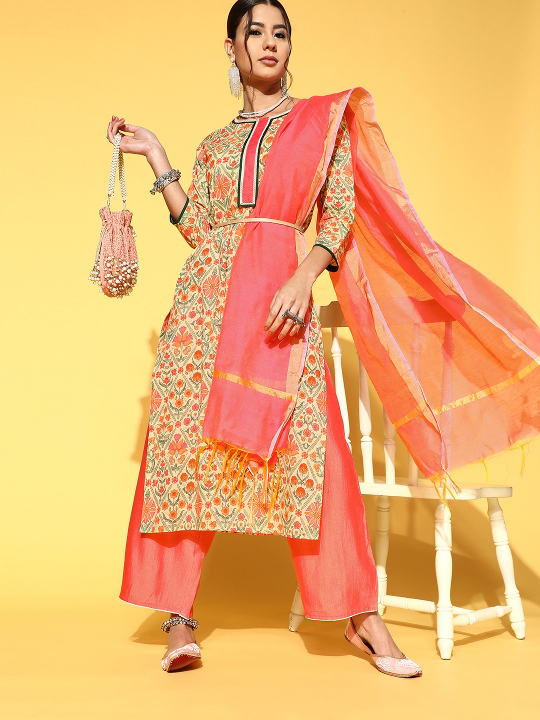 

Indo Era Ethnic Motifs Cotton Blend Kurta Set, Yellow