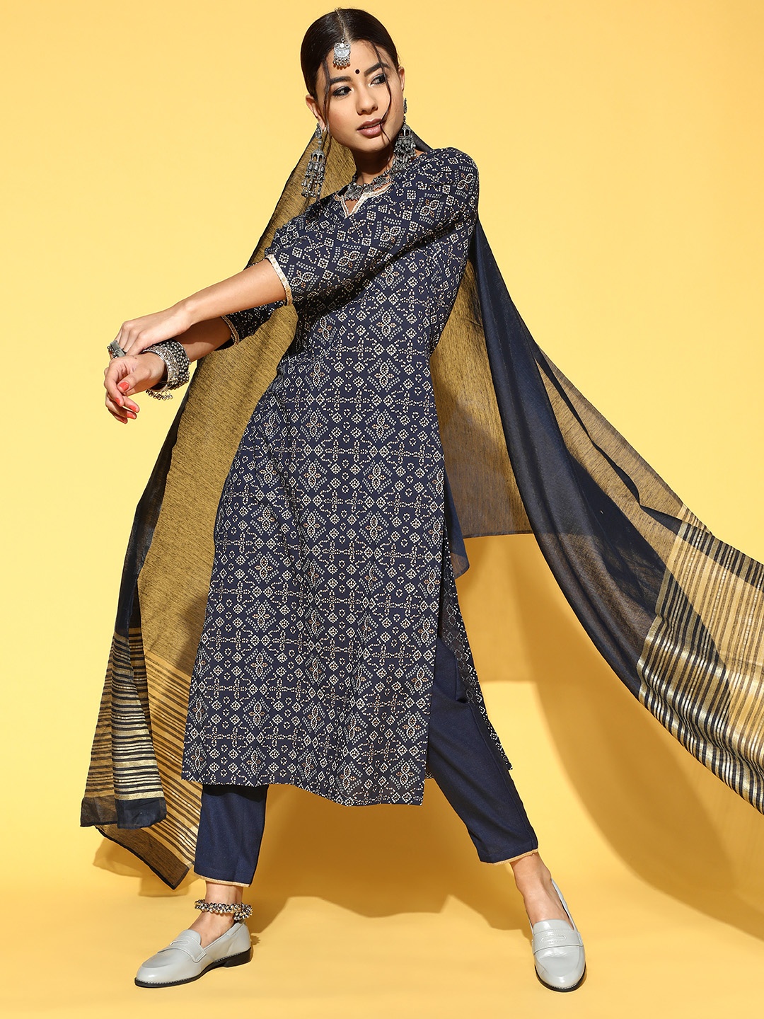 

Indo Era Bandhani Cotton Blend Kurta Set, Navy blue