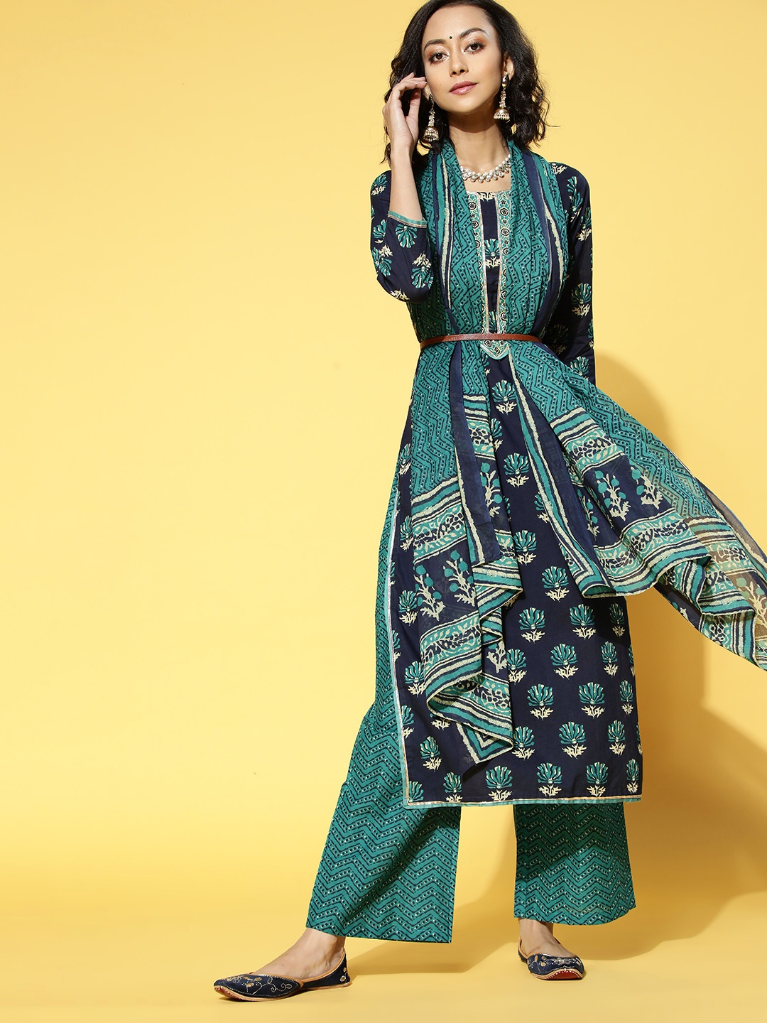 

Indo Era Printed Cotton Blend Kurta Set, Navy blue