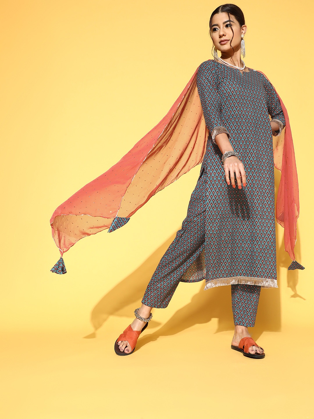 

Indo Era Printed Cotton Blend Kurta Set, Grey