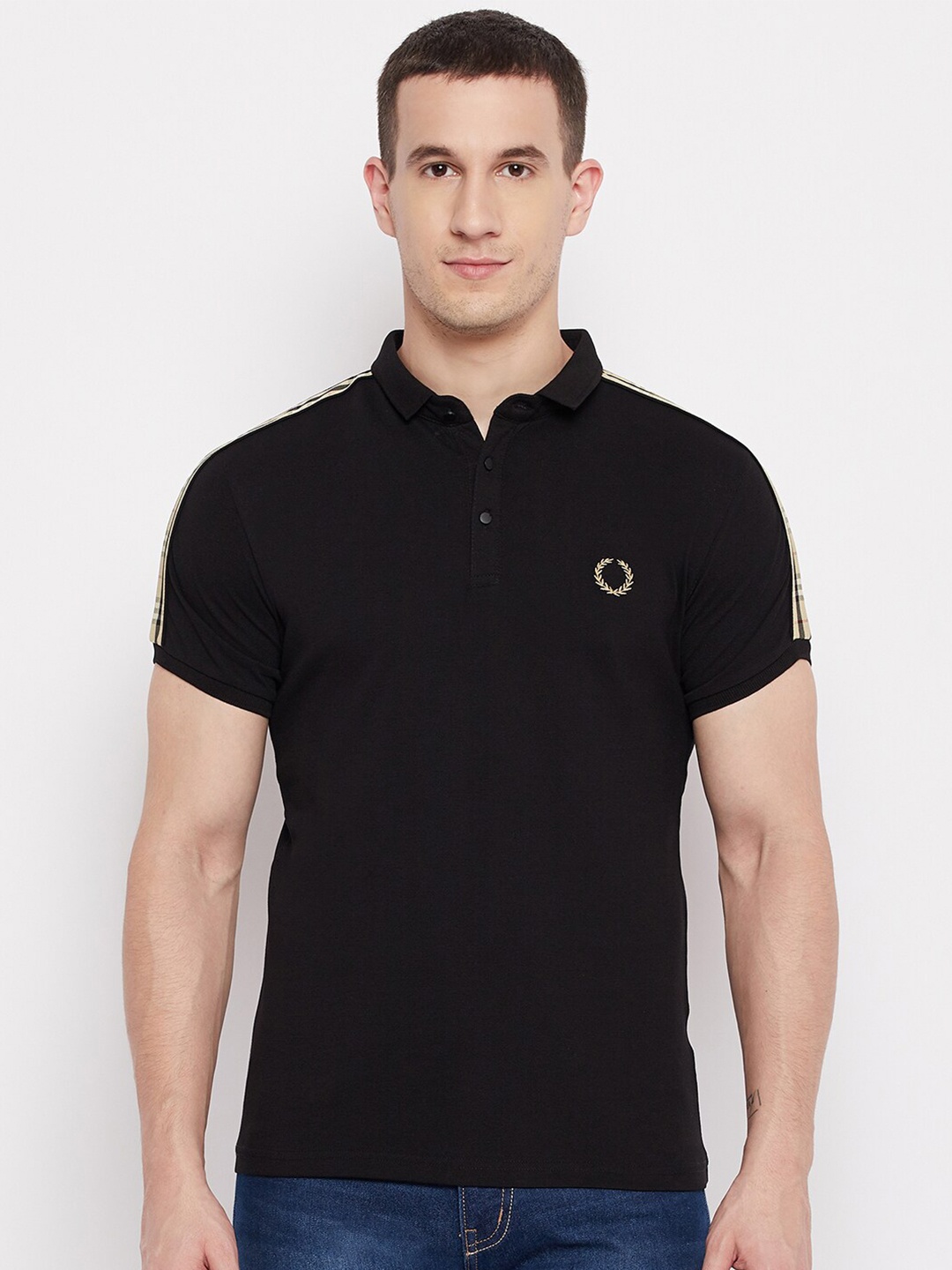 

QUBIC Men Black Polo Collar T-shirt