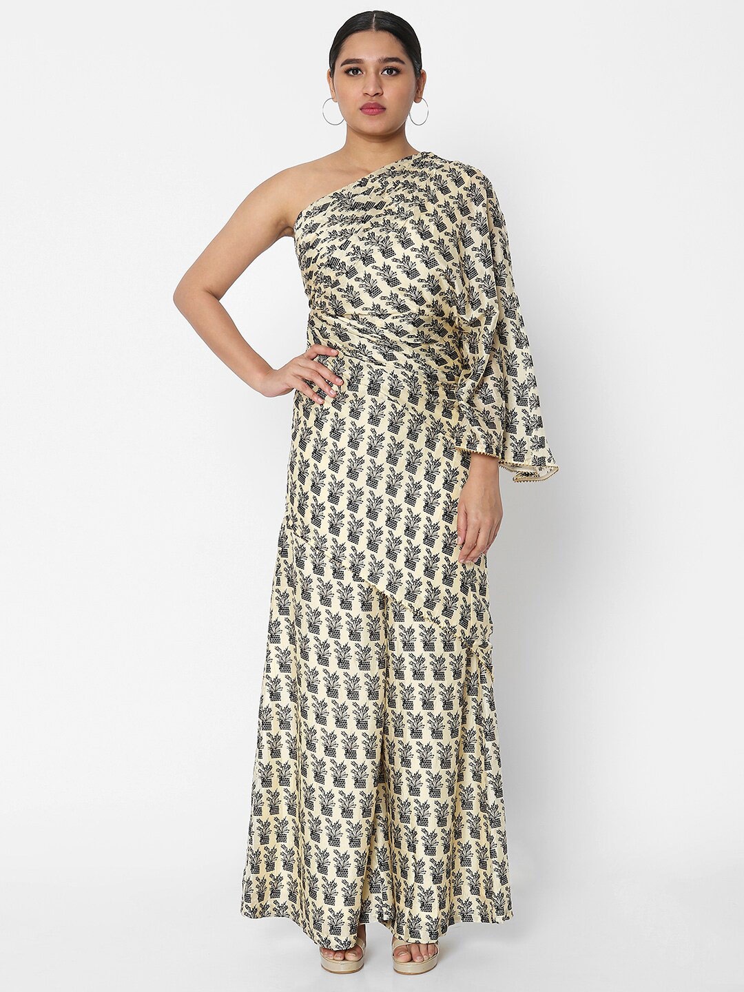 

Masaba Women Coral & Black Printed Top with Palazzos