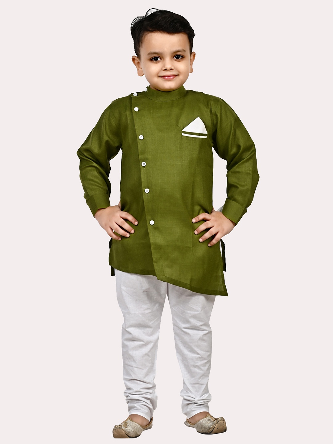 

Superminis Boys Green Solid Pure Cotton Kurta Pyjama Set