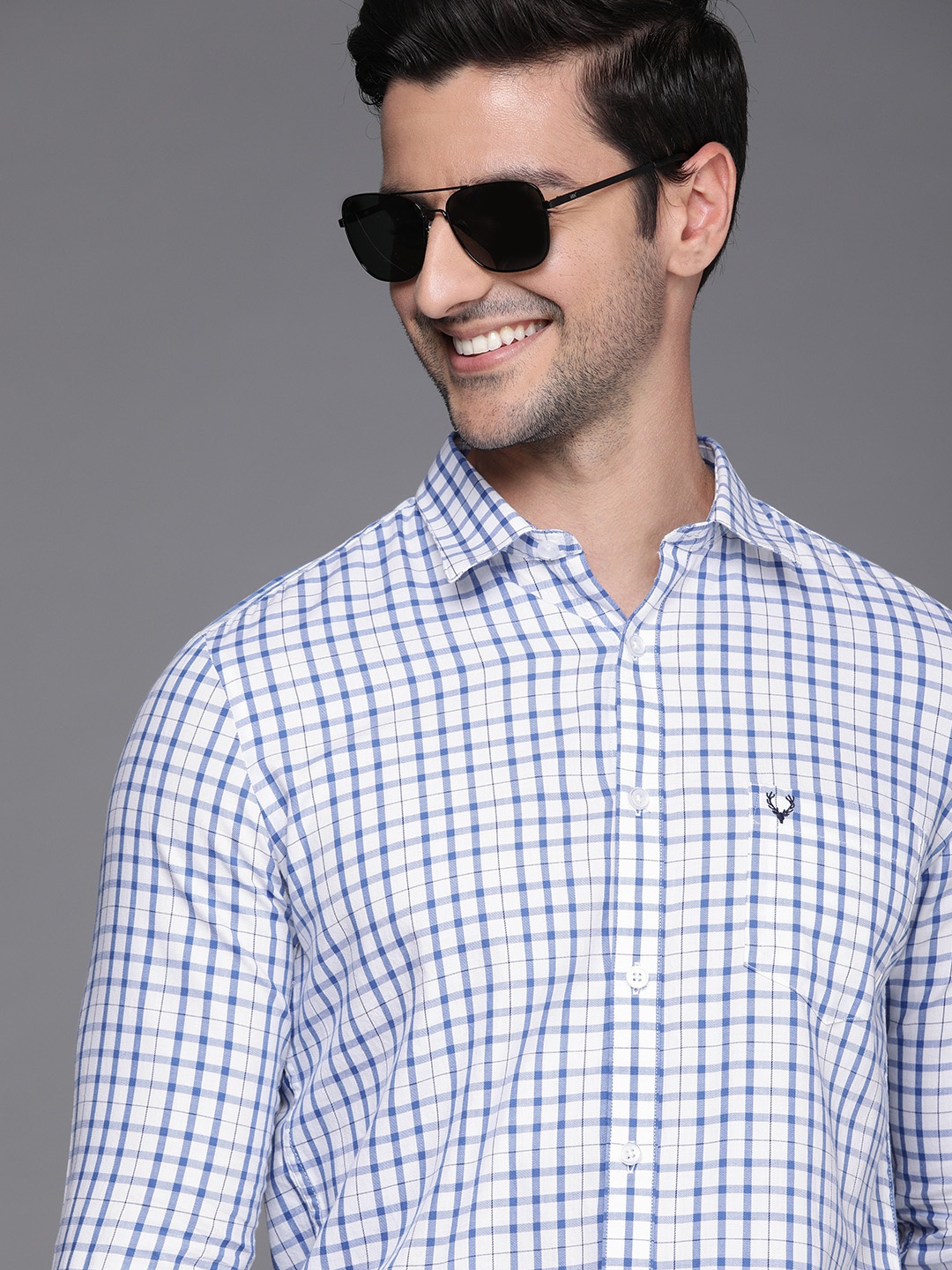 

Allen Solly Men White & Blue Slim Fit Pure Cotton Checked Casual Shirt