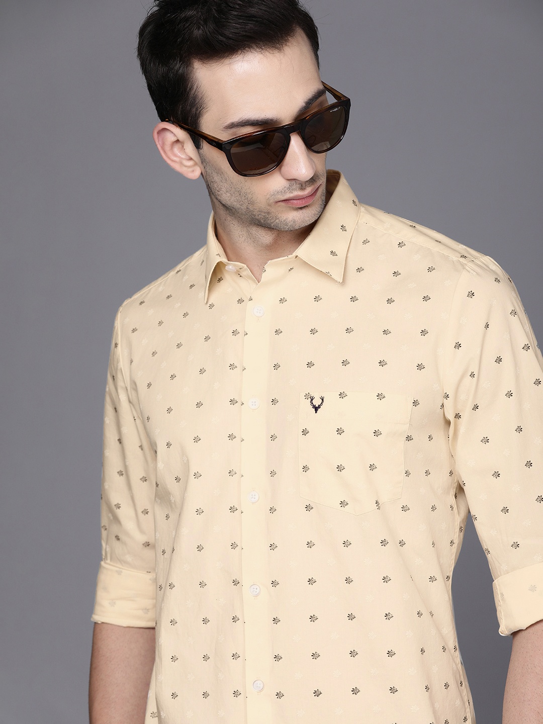 

Allen Solly Men Peach-Coloured Slim Fit Floral Printed Pure Cotton Casual Shirt
