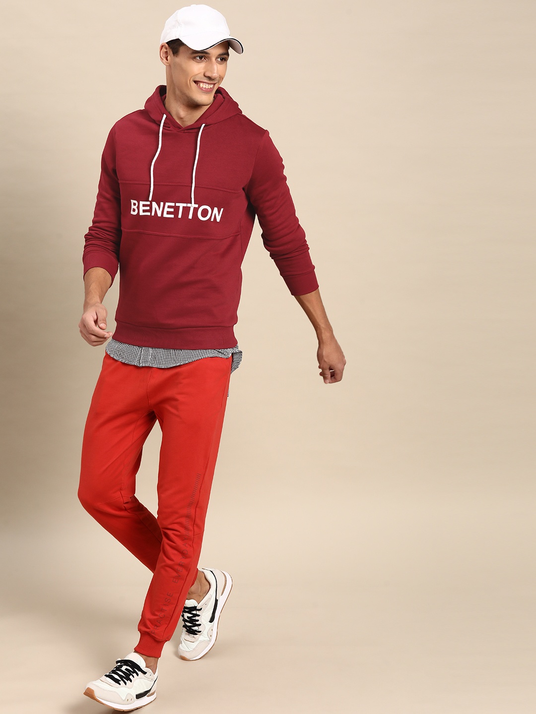 

United Colors of Benetton Men Maroon & White Printed Hooded Sweatshirt