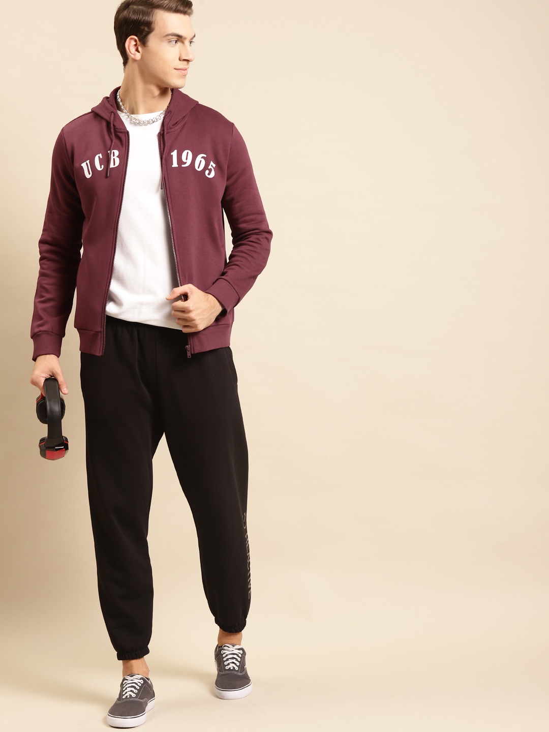 

United Colors of Benetton Men Maroon Brand Logo Hooded Sweatshirt