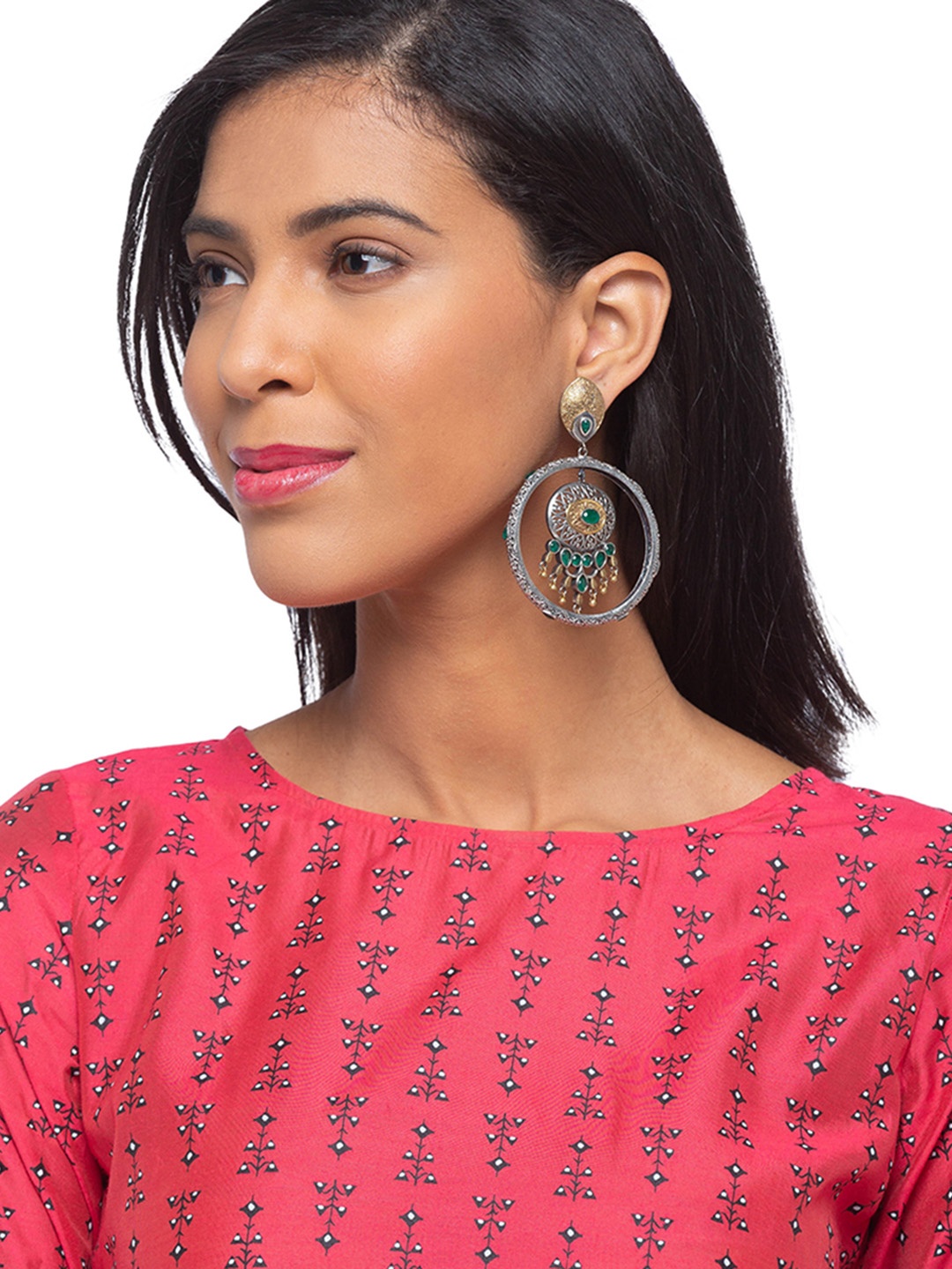 

Digital Dress Room Gold-Toned Contemporary Drop Earrings