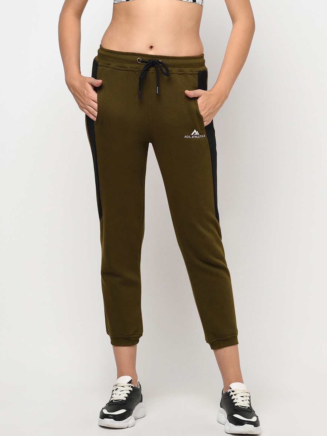 

AGIL ATHLETICA Women Olive Green Solid Relaxed-Fit Three-Fourth Joggers