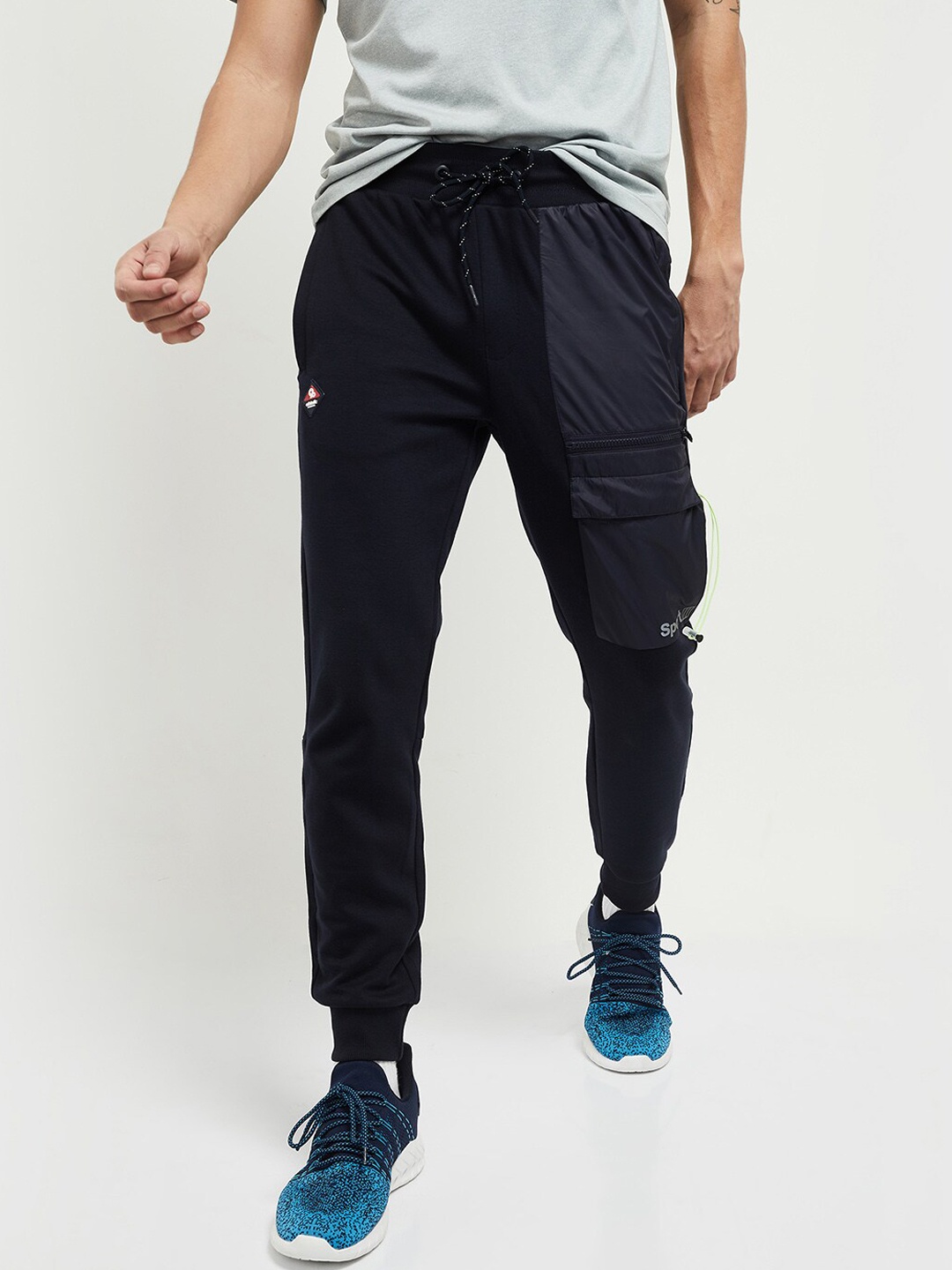 

max Men Blue Solid Joggers