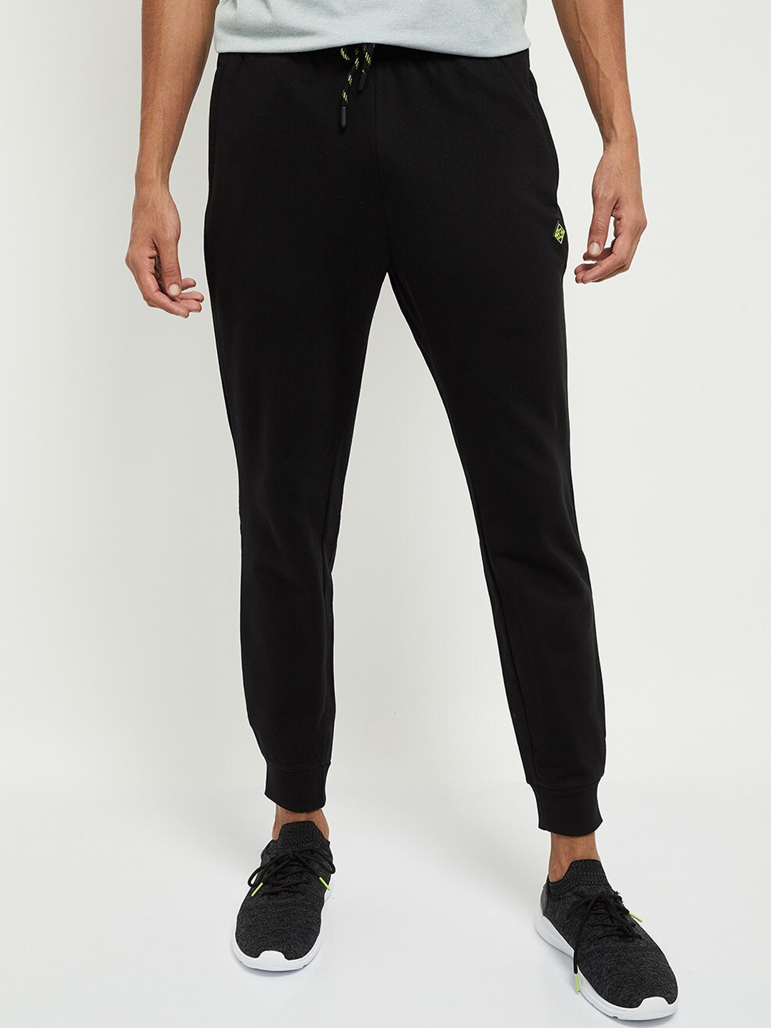 

max Men Black Solid Joggers