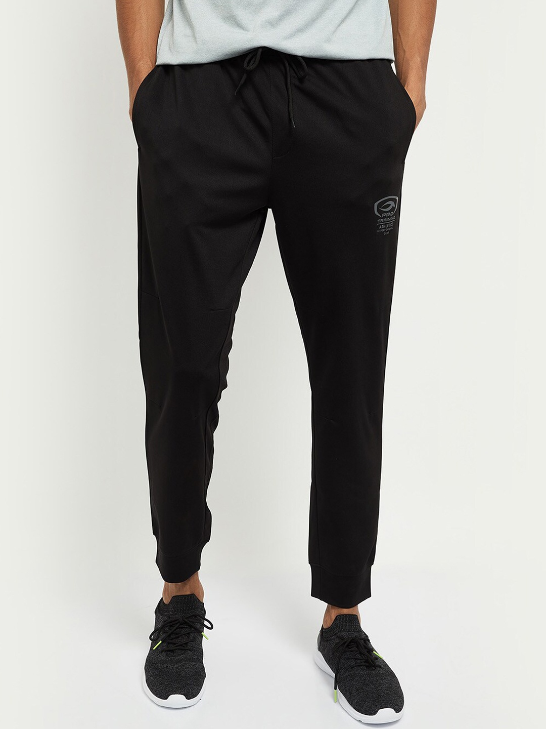 

max Men Black Solid Joggers