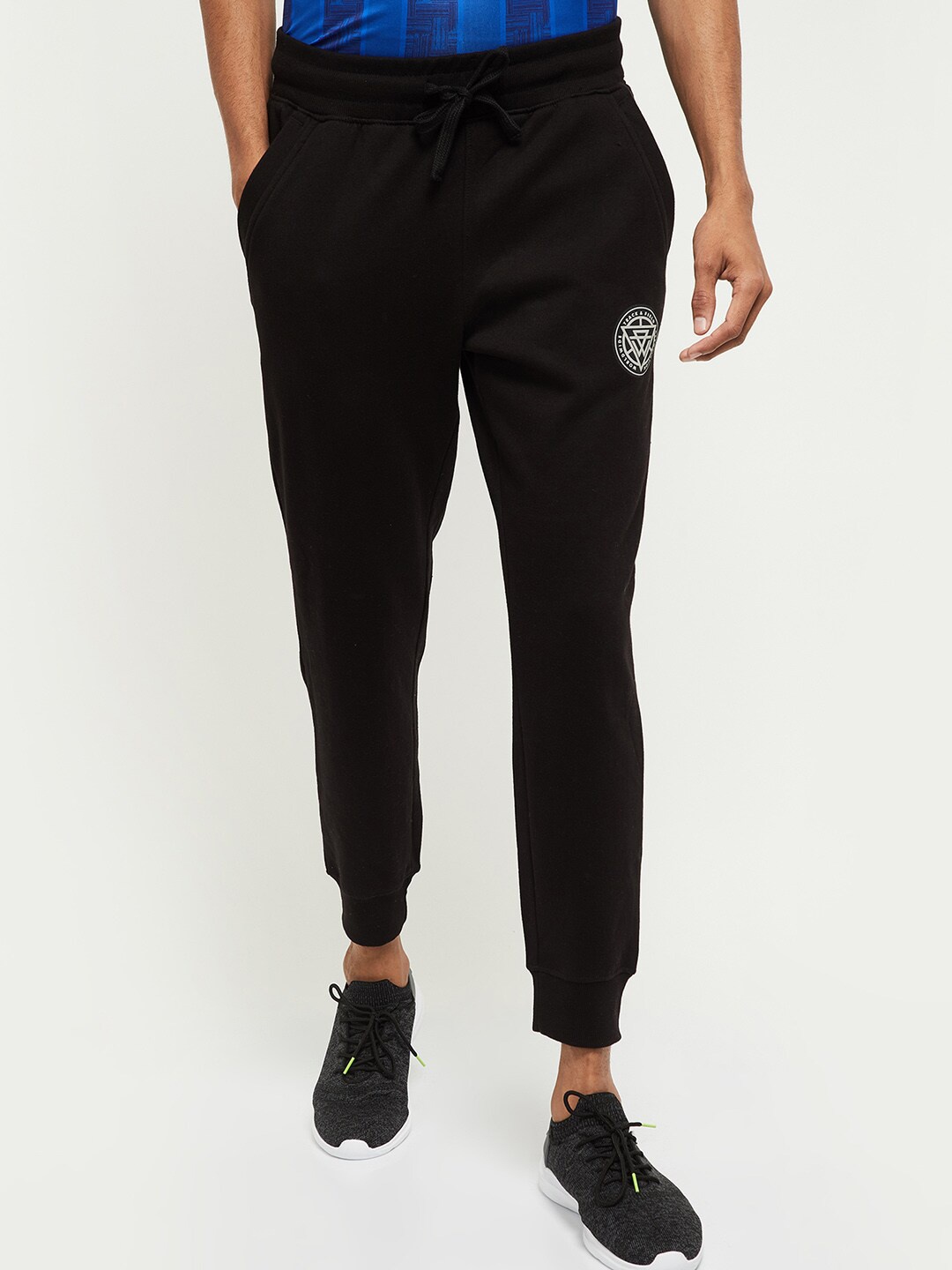 

max Men Black Solid Joggers