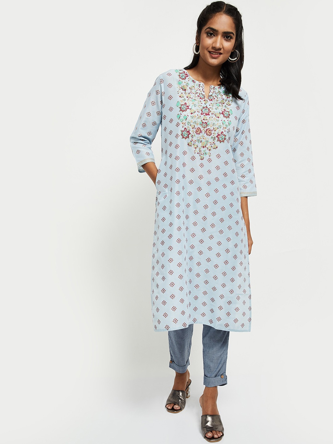 

max Women Blue & Red Ethnic Motifs Printed Keyhole Neck Kurta