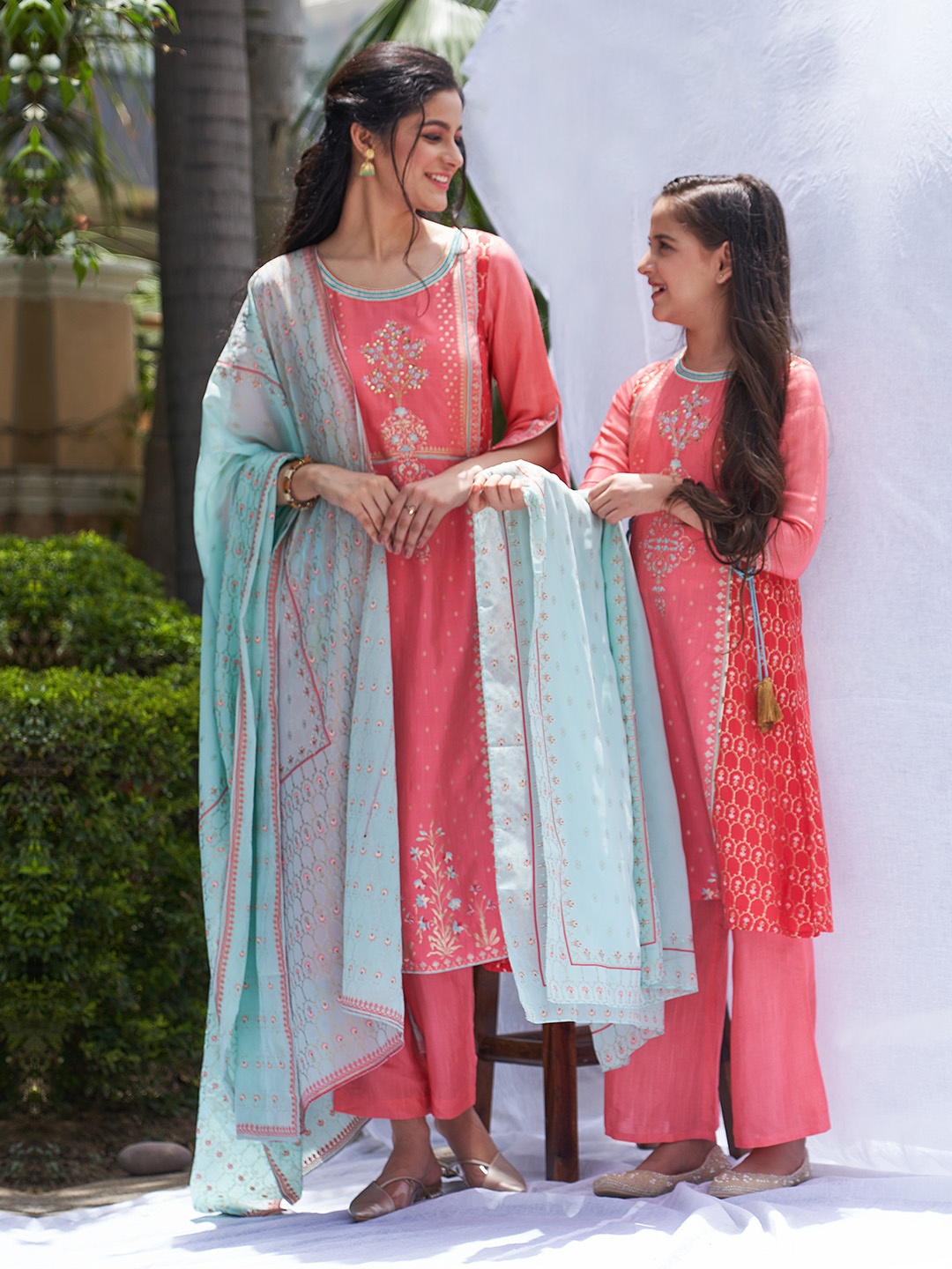 

AURELIA Women Pink Ethnic Motifs Printed Layered Kurta with Trousers & With Dupatta