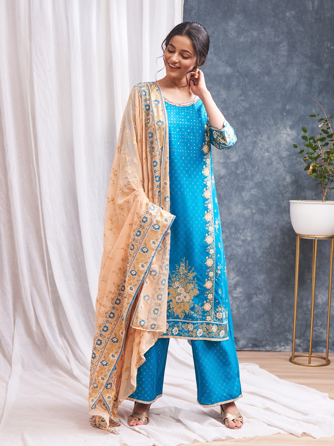 

AURELIA Women Blue Floral Printed Kurta with Palazzos & With Dupatta