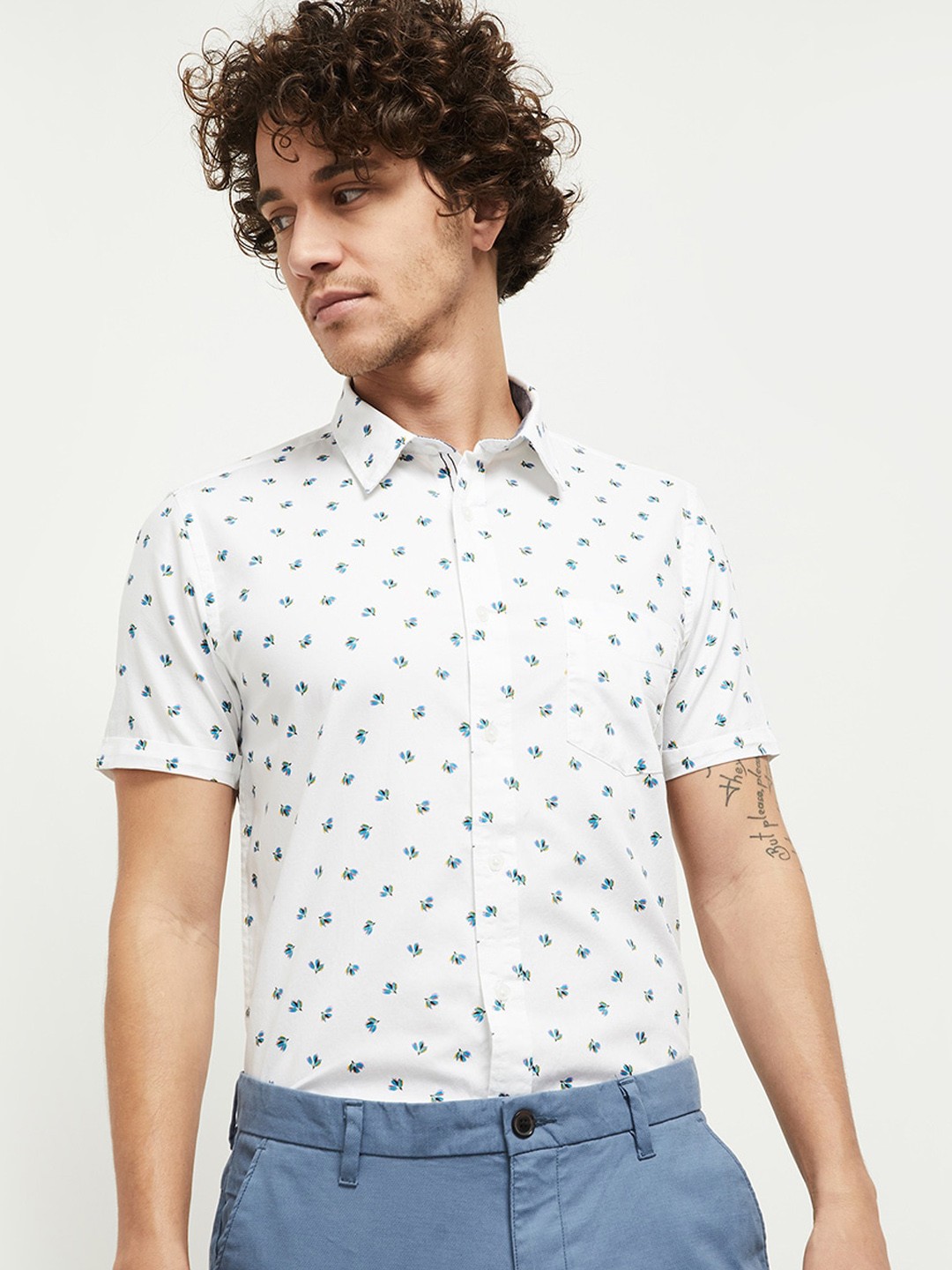 

max Men White & Blue Opaque Floral Printed Cotton Casual Shirt