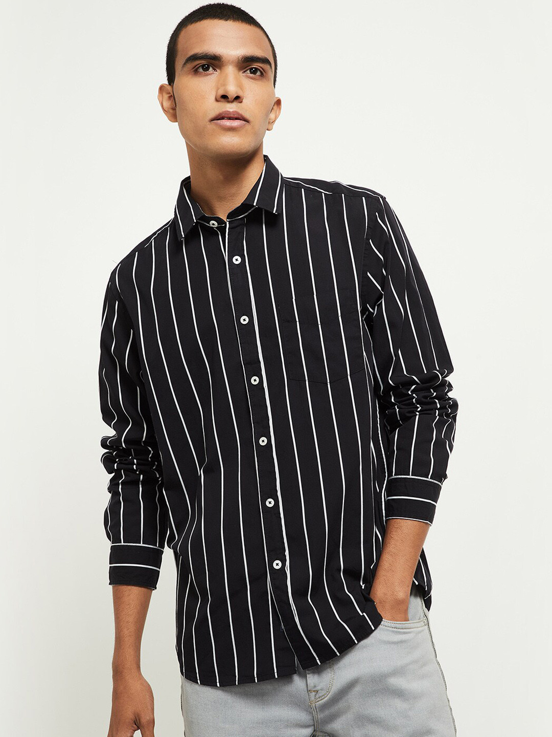 

max Men Black & White Opaque Vertical Striped Cotton Casual Shirt