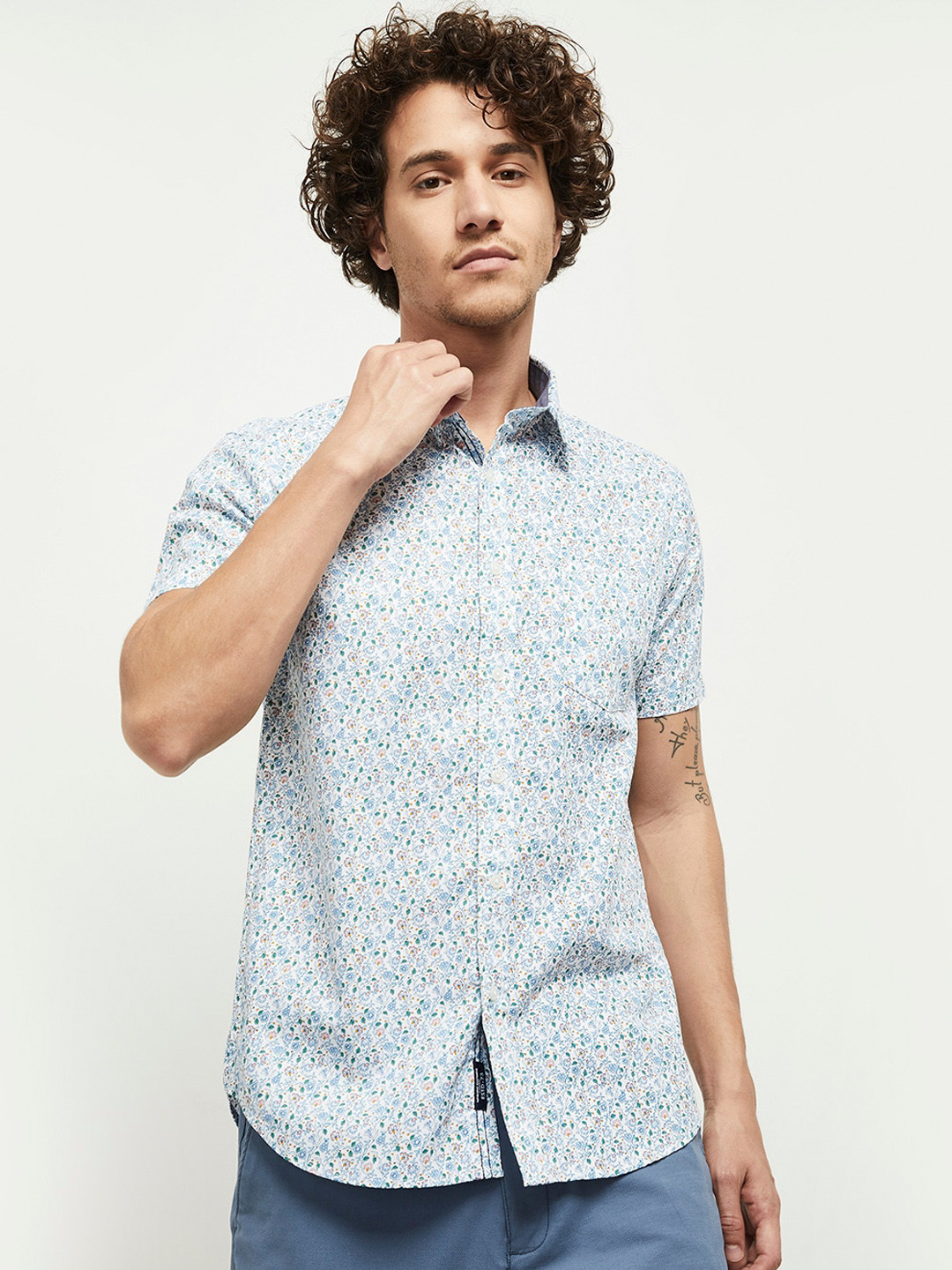 

max Men White & Blue Opaque Floral Printed Cotton Casual Shirt