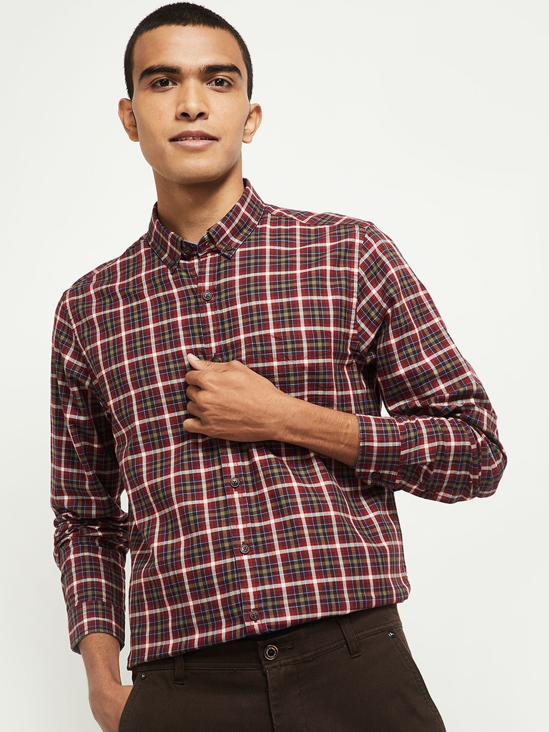 

max Men Brown & Red Opaque Tartan Checked Cotton Casual Shirt