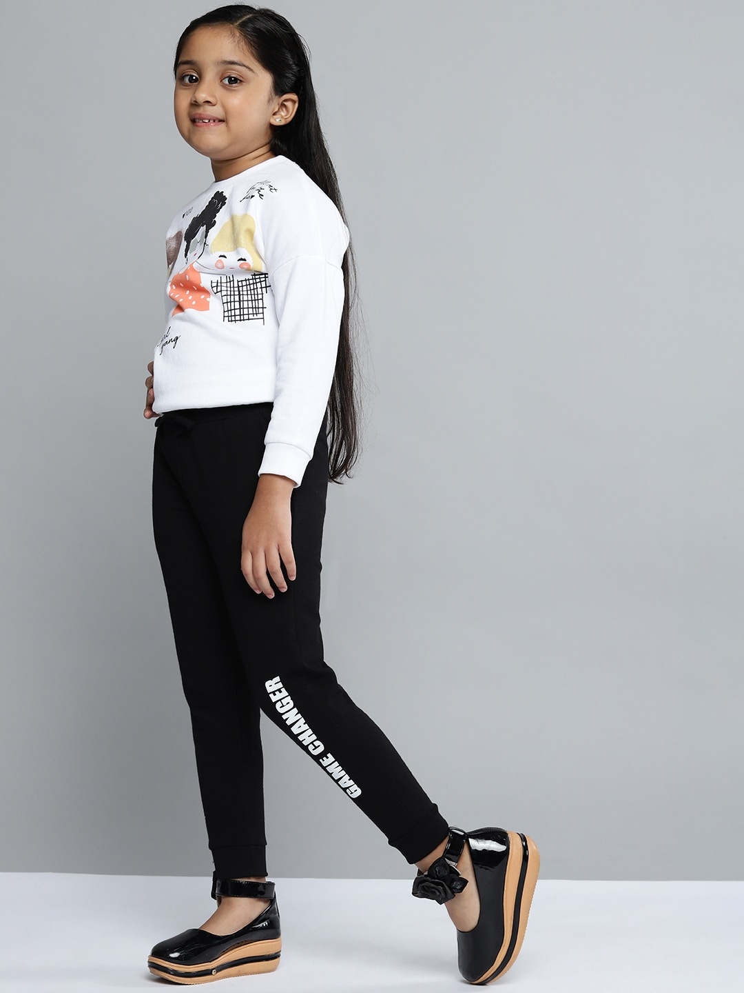 

YK Girls Black Solid Cotton Joggers with Printed Detail