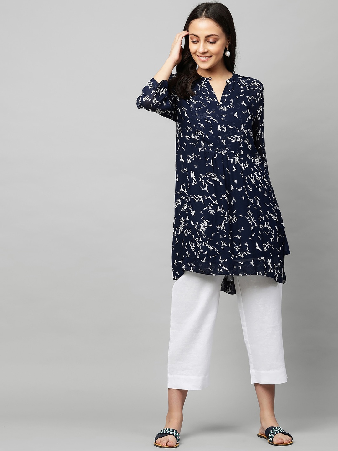 

Modern Indian by CHEMISTRY Women Navy Blue Printed Kurti with Trousers
