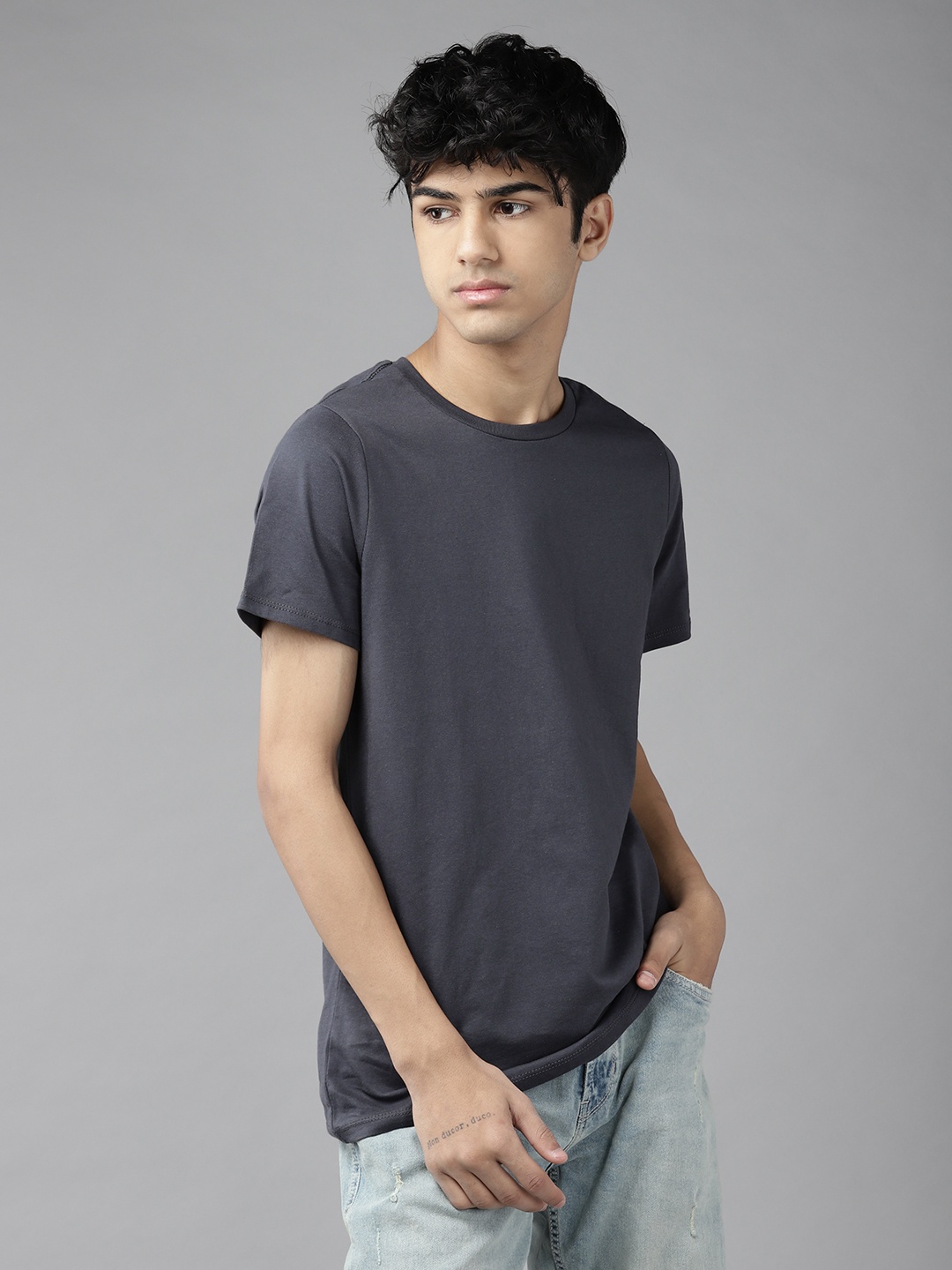 

UTH by Roadster Boys Charcoal Grey Pure Cotton Solid Round Neck T-shirt