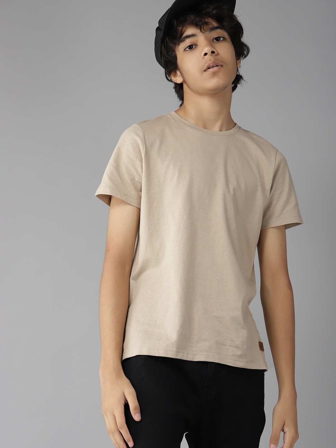 

UTH by Roadster Boys Beige Pure Cotton Solid T-shirt